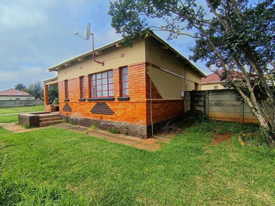 2 Bedroom House for sale in Strubenvale - P24-117175006