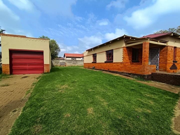 2 Bedroom House for sale in Strubenvale - P24-117177752