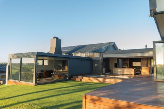 4 Bedroom House for sale in Kragga Kamma