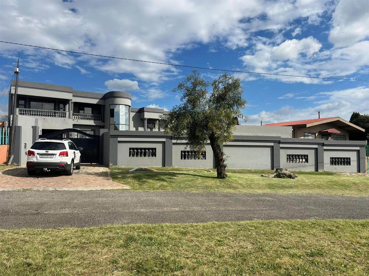 Bedroom 8 Checker Hill the on House A*I様 House RE/MAX by AH Benoni in Sale For トップス