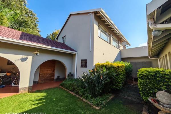 Beautiful Highly Family orientated 4 bedroom house for sale in a serene side of Vanderbijlpark SE2. Offering good quality family ...