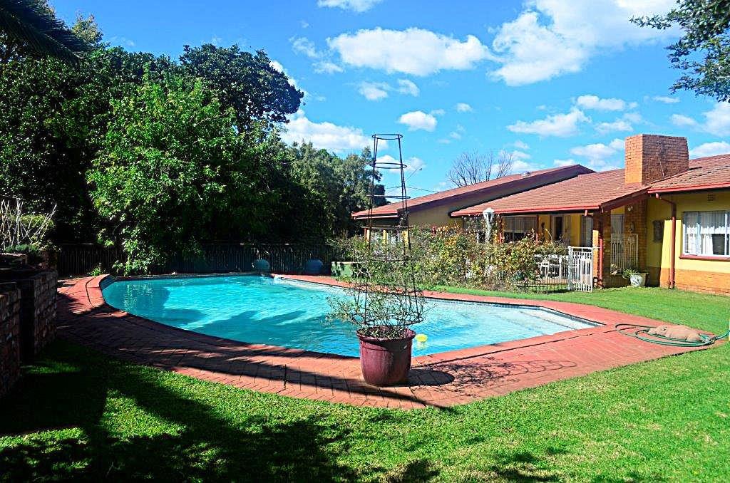 5 Bedroom House for sale in Valhalla - P24-117112413