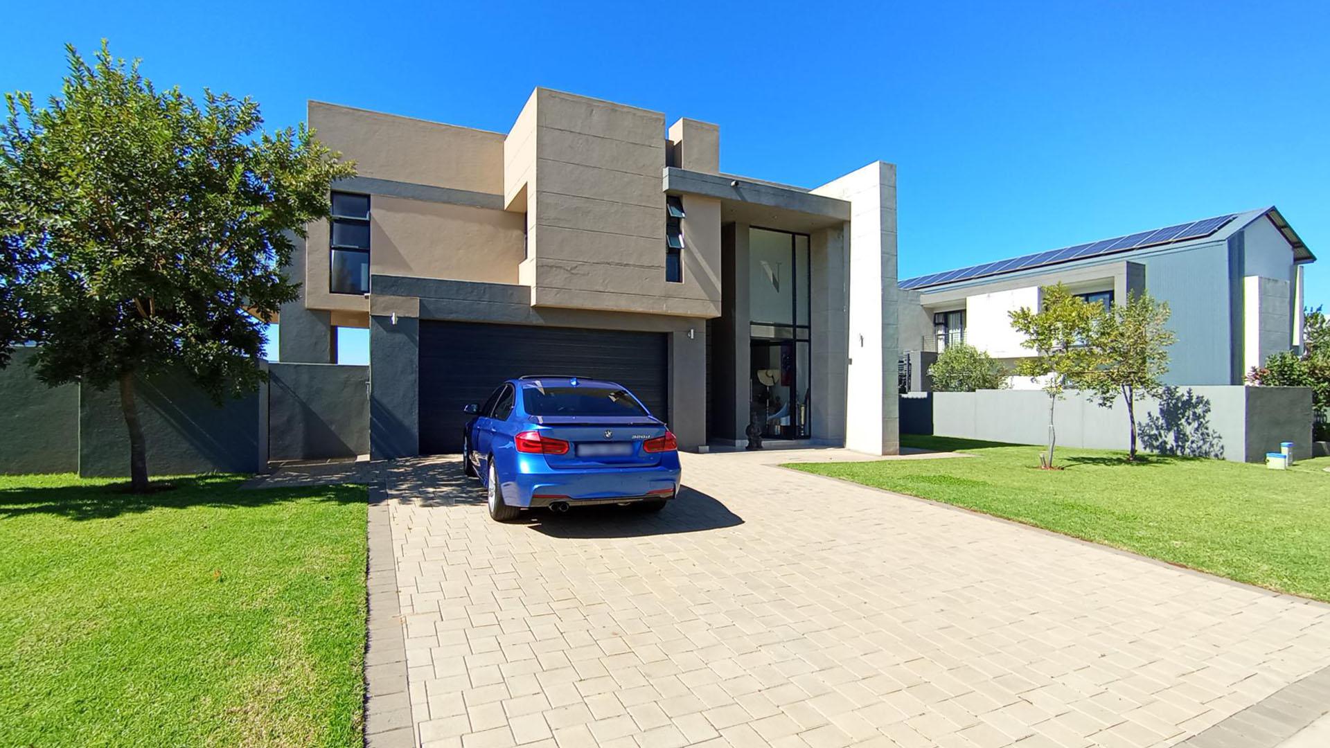 3 Bedroom Townhouse for sale in Midstream Ridge Estate - P24-117143183