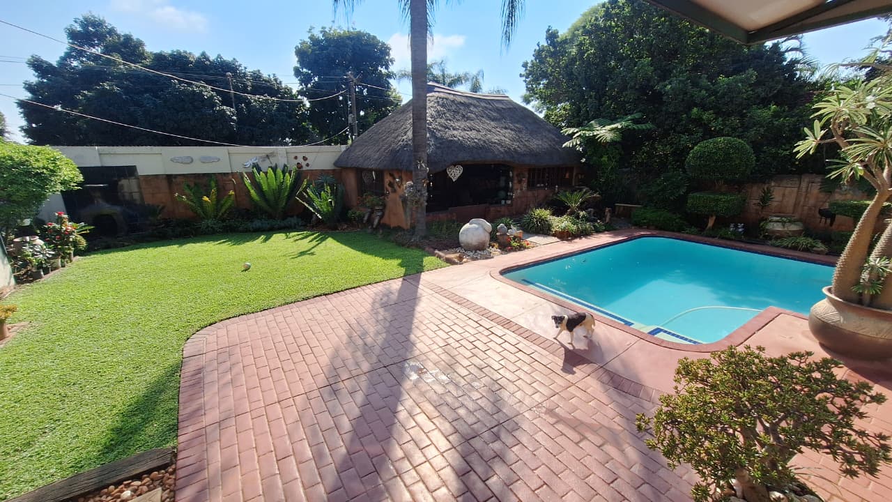 4 Bedroom House for sale in Florauna - P24-117179931
