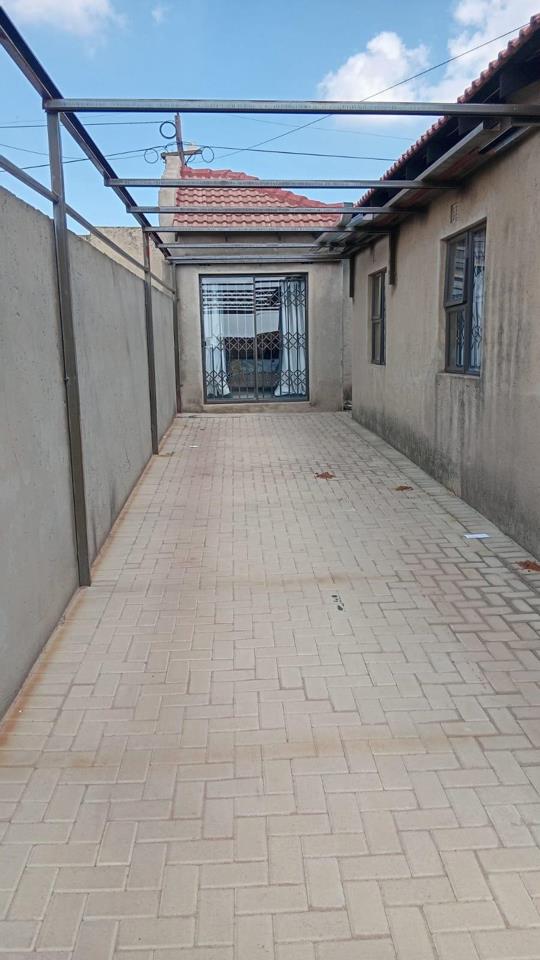 Listing number: P24-117180878, Image number: 2