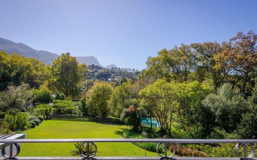 5 Bedroom House for sale in Constantia
