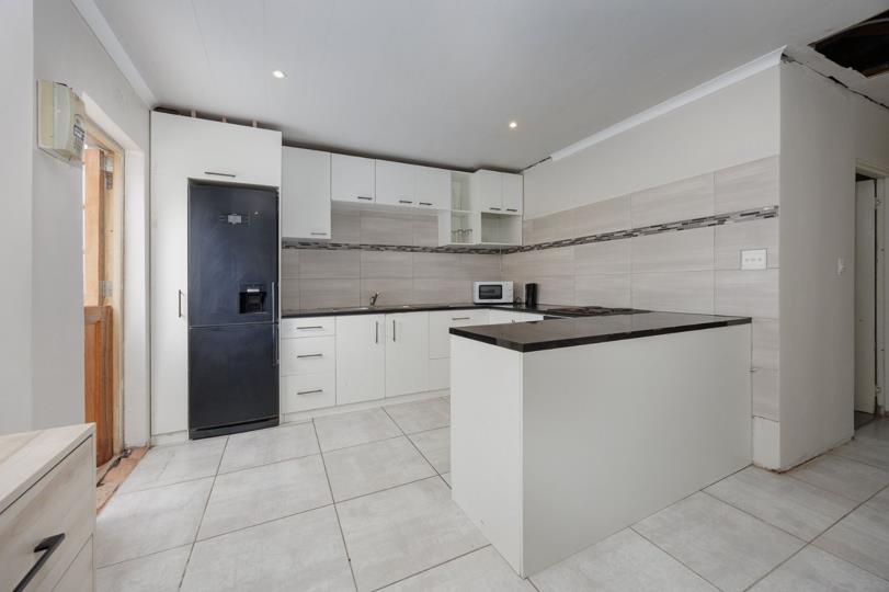 5 Bedroom House for sale in Rustdal - P24-117181857
