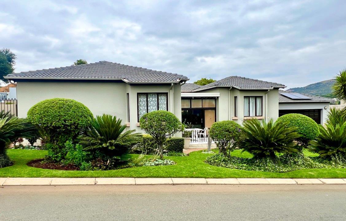 3 Bedroom House for sale in Ruimsig Country Estate - P24-117182814