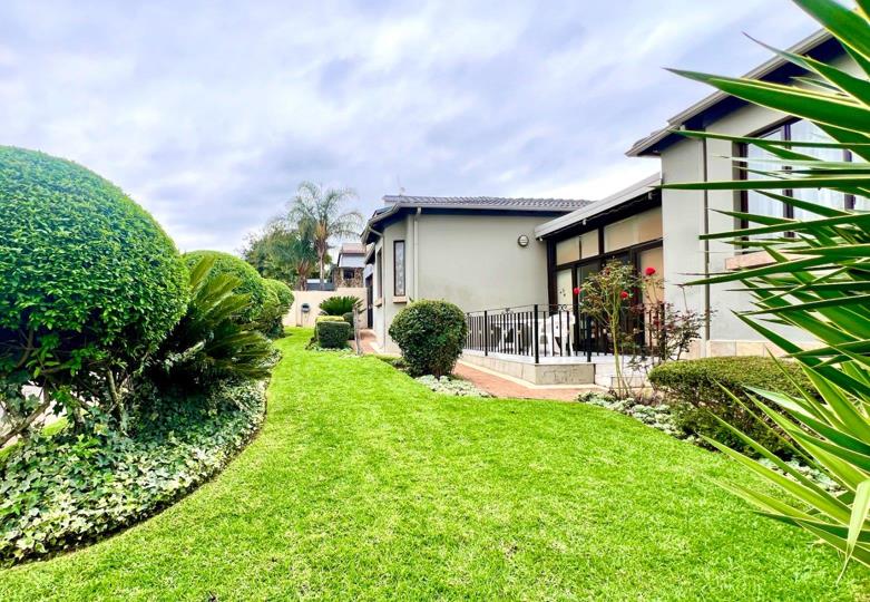 3 Bedroom House for sale in Ruimsig Country Estate - P24-117182814