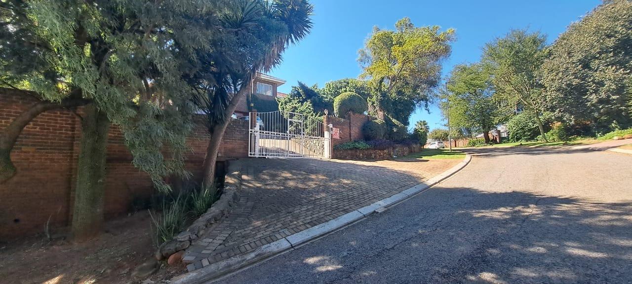 5 Bedroom House for sale in Mulbarton - P24-117184424