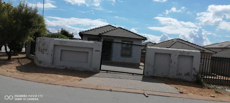 3 Bedroom House for sale in Riverside View - P24-117186854