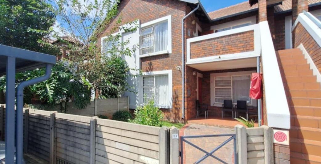 2 Bedroom Apartment / flat for sale in Glen Marais - 10 Ss Image 2, 4 ...