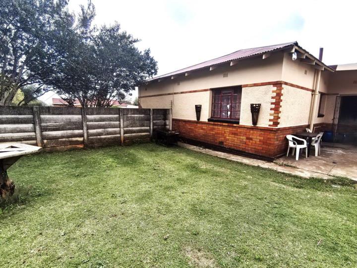 2 Bedroom House for sale in Strubenvale - P24-117187999
