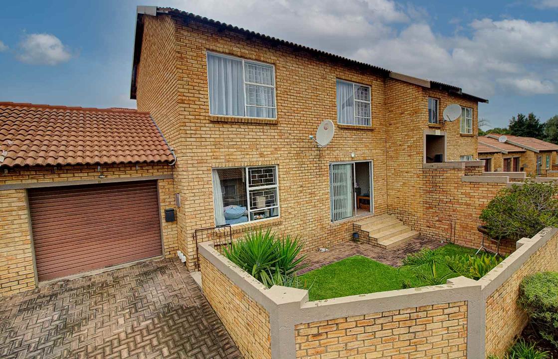 2 Bedroom Townhouse for sale in Honeydew Manor - 8 Beretta St - Roodepoort