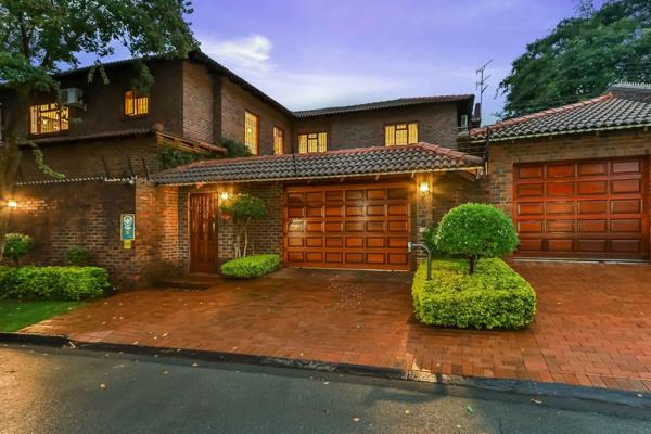 This home is perfectly positioned within an exclusive access-controlled suburb. Immaculate in every sense, this exceptional home has ...