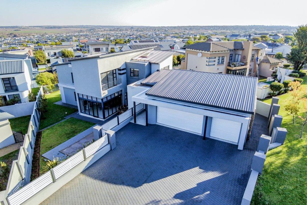 4 Bedroom House for sale in Midstream Ridge Estate - P24-117190657