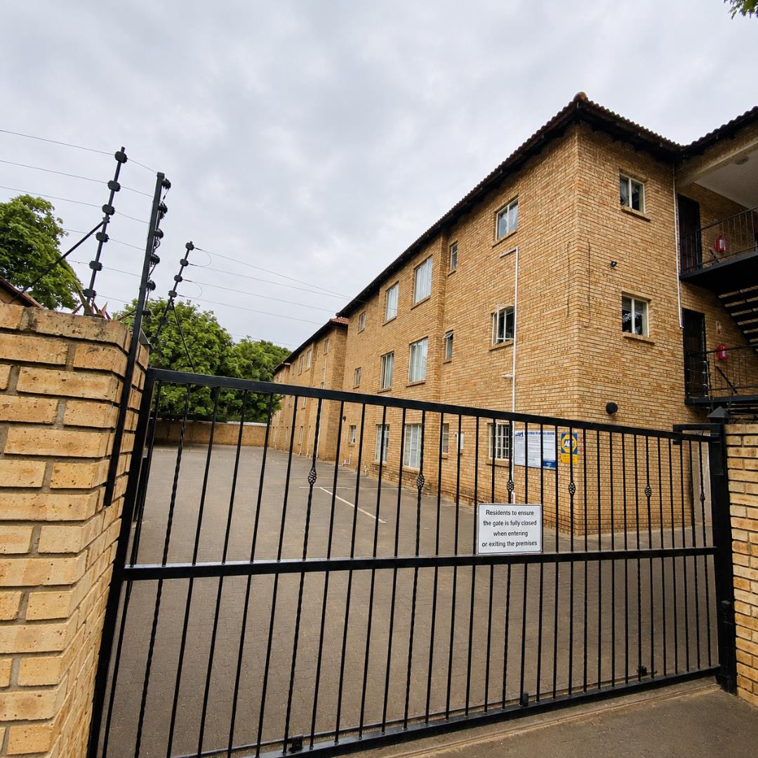 2 Bedroom Apartment / flat for sale in Rustenburg Central - P24-117194812