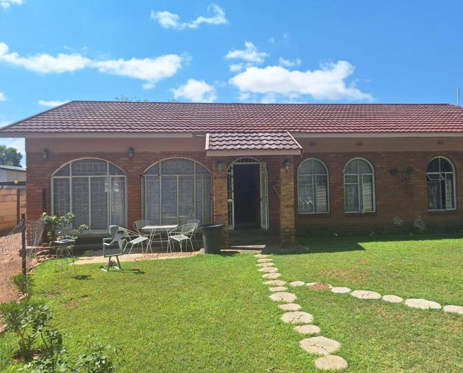 5 Bedroom House for sale in Modimolle - P24-117195125