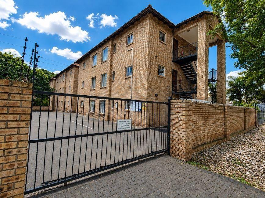 2 Bedroom Apartment / flat for sale in Rustenburg Central - P24-117195332