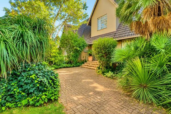 Step into comfort, space, and endless entertainment with this beautifully maintained 5-bedroom family home designed for relaxed living and memorable gatherings.

From the moment you enter the lush, landscaped driveway, this ...