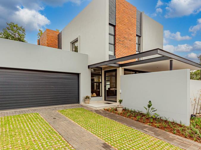 4 Bedroom Townhouse for Sale in Lynnwood Glen