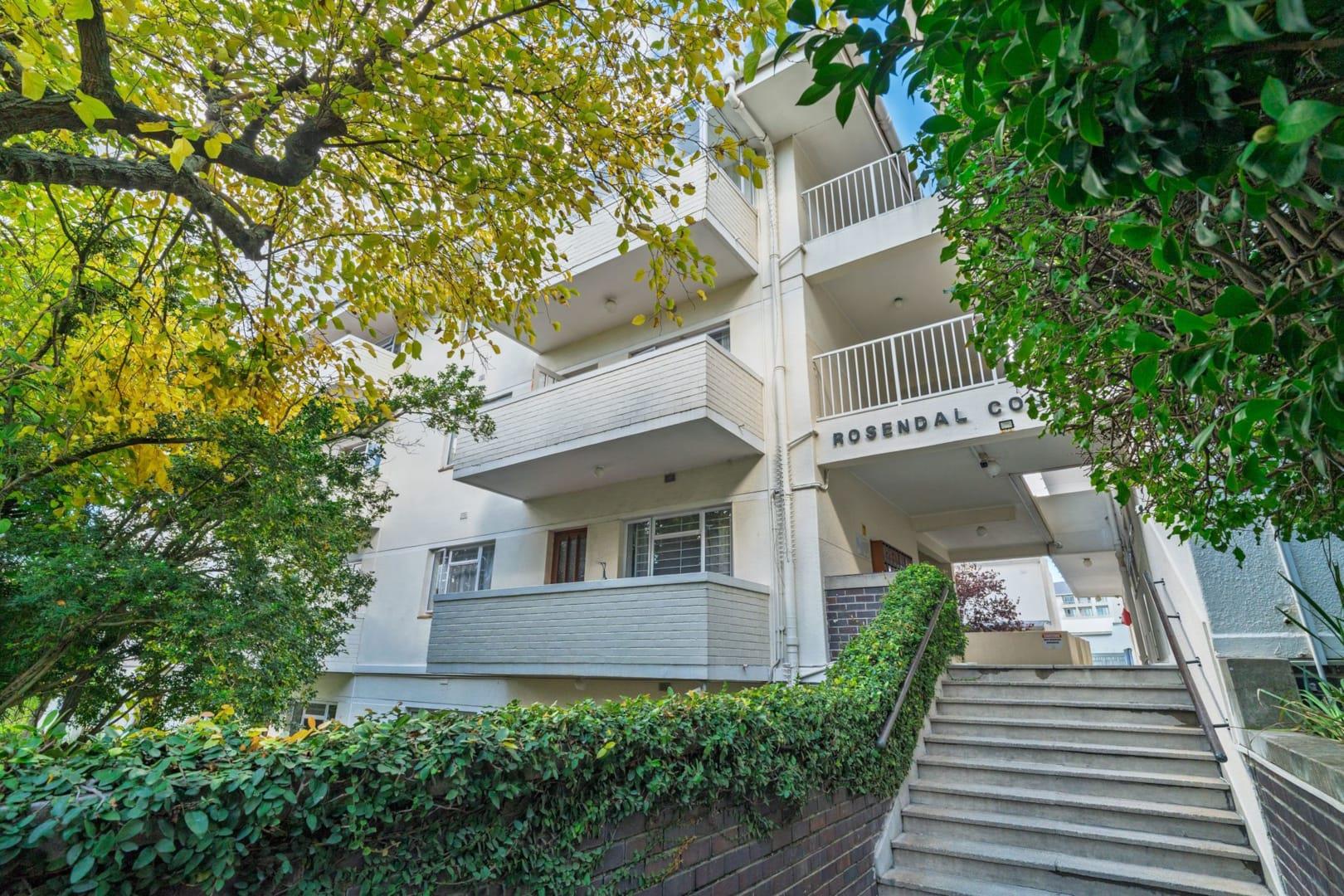 3 Bedroom Apartment / flat for sale in Rondebosch - P24-117201361