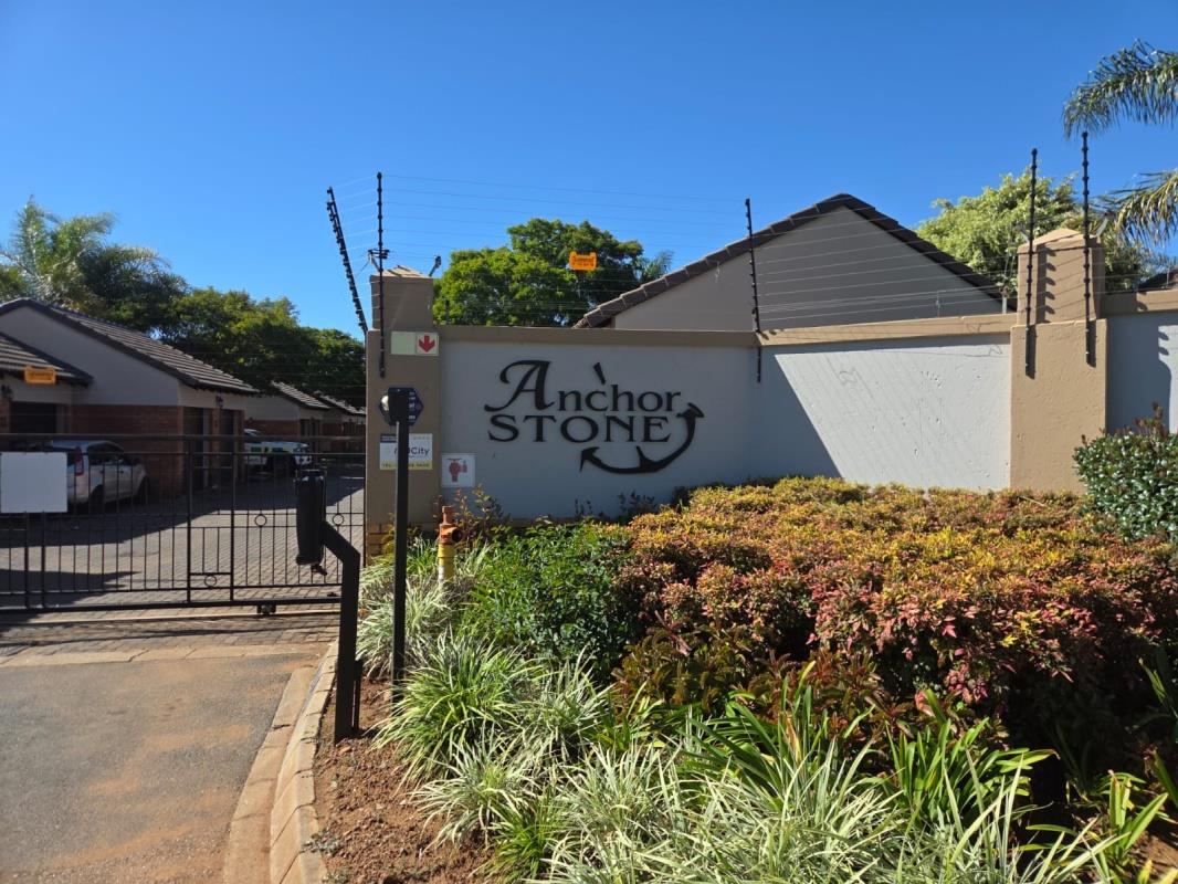 2 Bedroom Townhouse for sale in Stone Ridge - P24-117201820