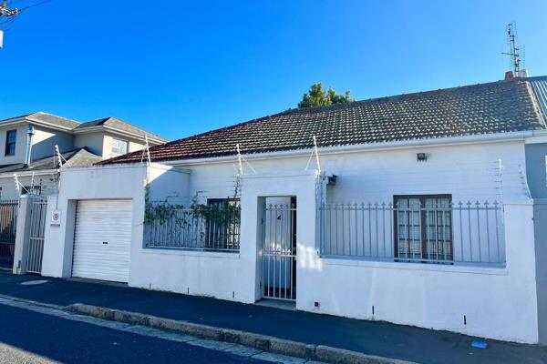 A wonderful opportunity to own a charming cottage in the leafy suburb of Kenilworth, ideally positioned within walking distance of ...