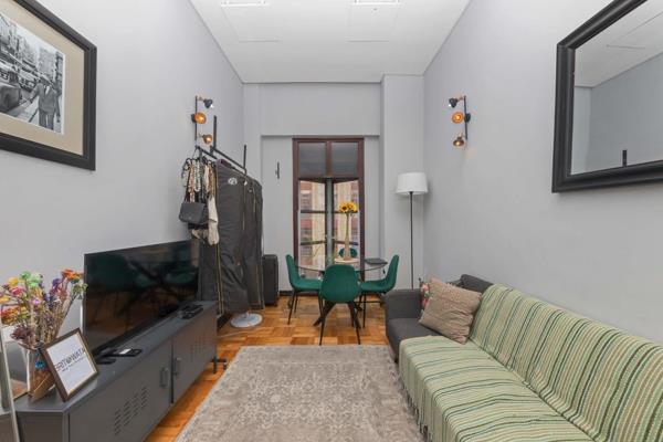 Sleek Duplex in Mutual Heights with Secure Parking, Airbnb-Friendly Appeal &amp; Store ...