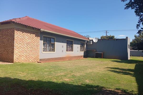 Comfortable modern living with bachelor flat and secure parking.

Purchasers are responsible for a 10% commission plus VAT payment on ...