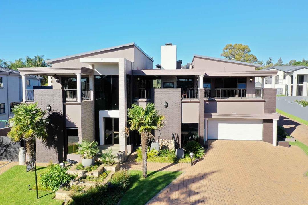 6 Bedroom House for sale in Ebotse Golf Estate - P24-117206484