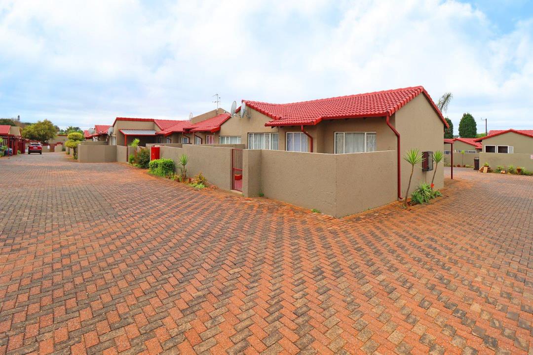 2 Bedroom Townhouse for sale in Georginia - 136 Fifth Avenue - Roodepoort