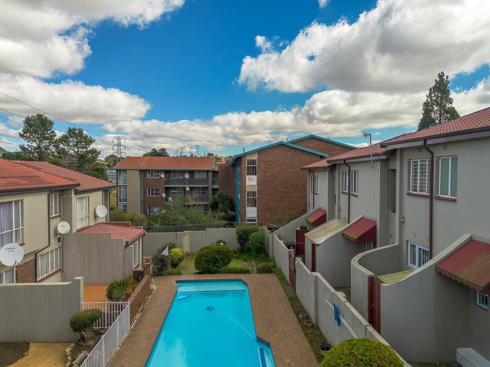 3 Bedroom Townhouse for sale in Mondeor - Mondeor Village, 268 ...