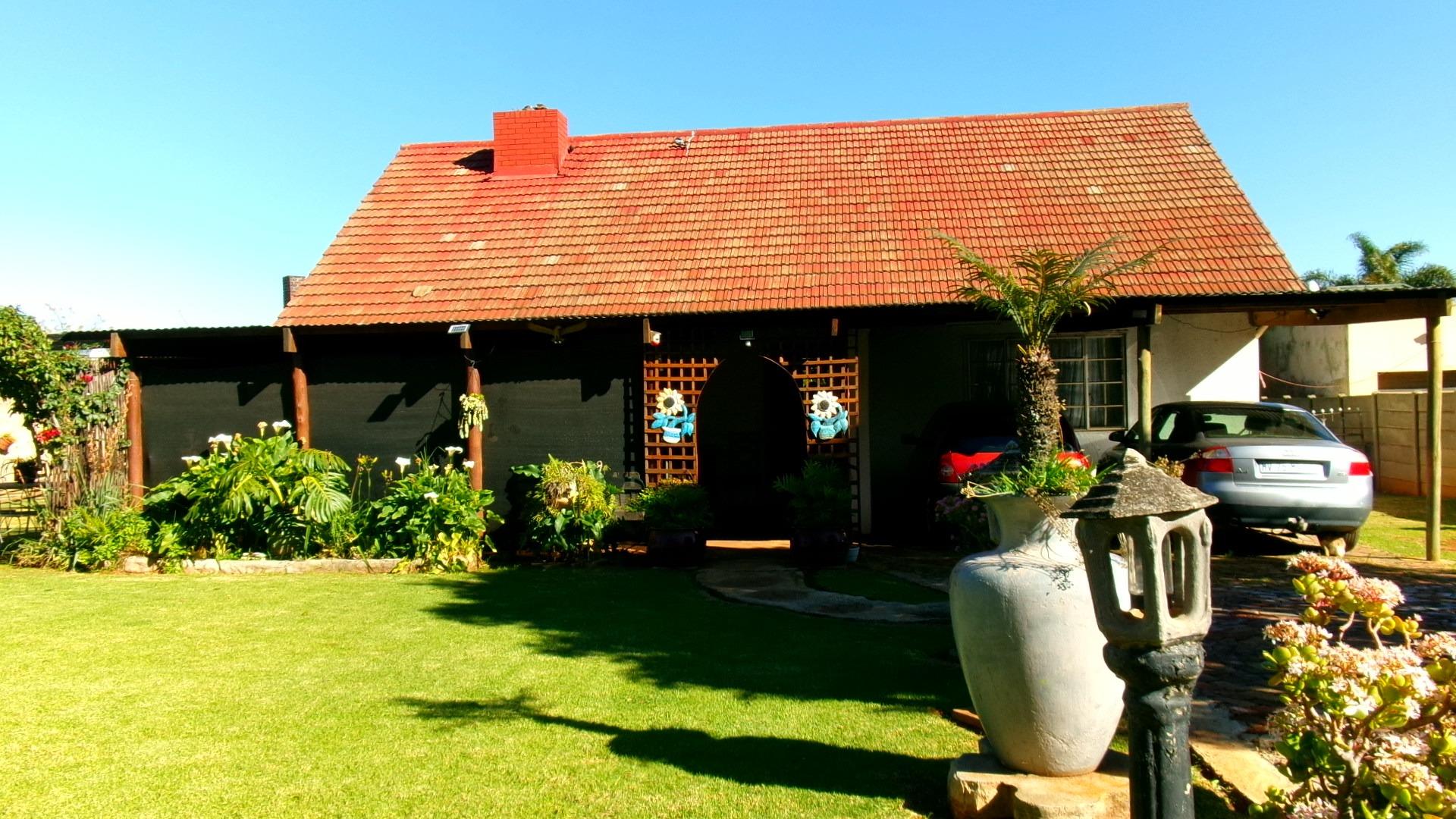 3 Bedroom House for sale in Rhodesfield - P24-117208202