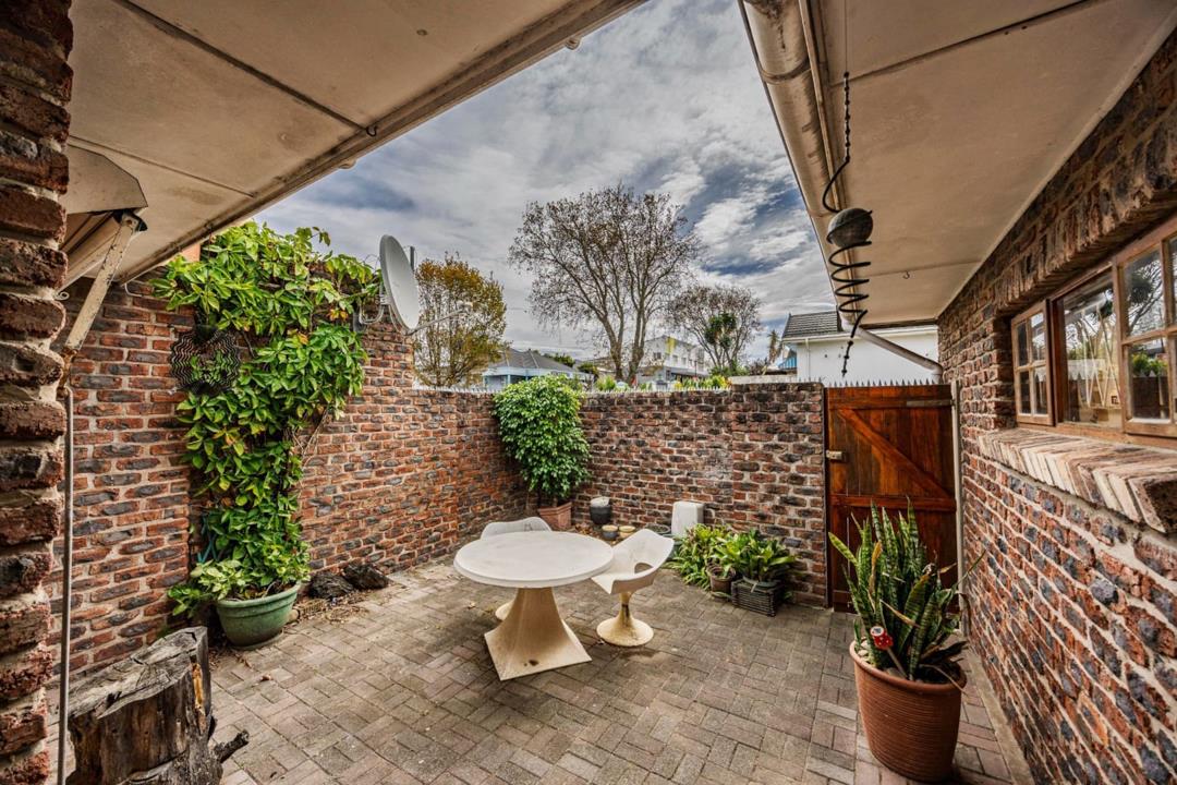 2 Bedroom Townhouse for sale in Vincent - 1 Frere Parkunit - East London