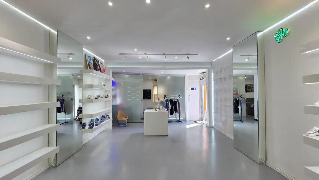 Listing number: P24-117553020, Image number: 1, 107 m2 office to let at 11 Orphan Street in Cape Town CBD, reception interior.