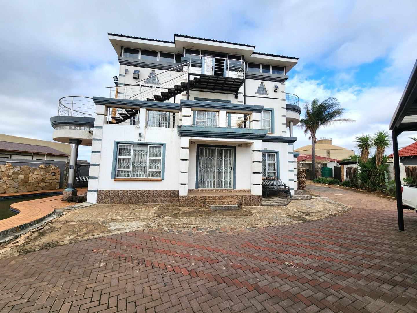 5 Bedroom House for sale in Palm Ridge - P24-117211718