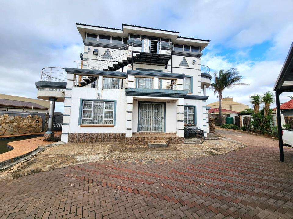 5 Bedroom House for sale in Palm Ridge - P24-117211718