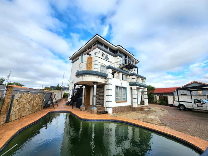5 Bedroom House for sale in Palm Ridge - P24-117211718