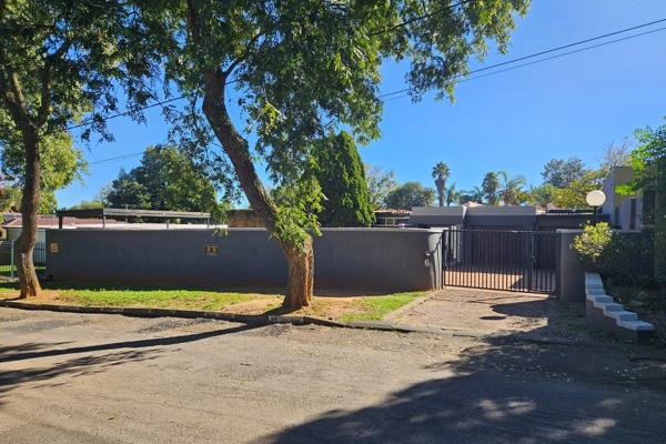 Fixer upper family home with lots of potential
Property still occupied,purchaser has to ...