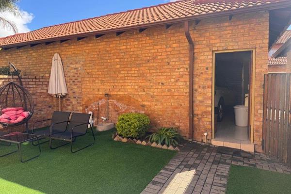 Step into a welcoming Theresapark residence where practical living meets a relaxed lifestyle. 
This tidy townhome sits behind a secure perimeter wall within a security estate, offering peace of mind for everyday comfort. Inside ...