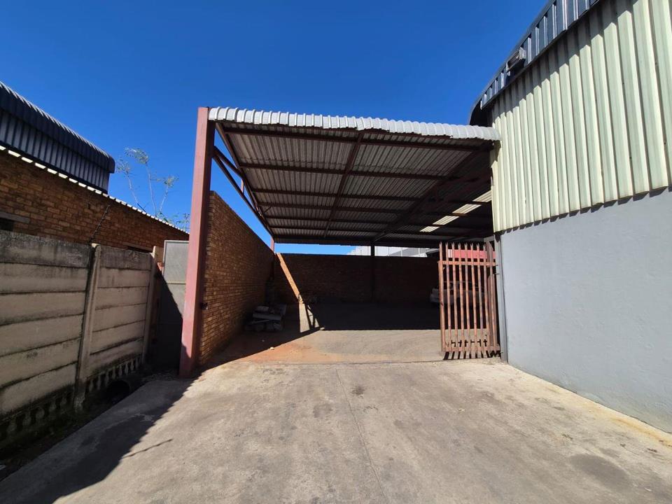 Industrial property to rent in Roodekop - 9 Berry Road - P24-117126541