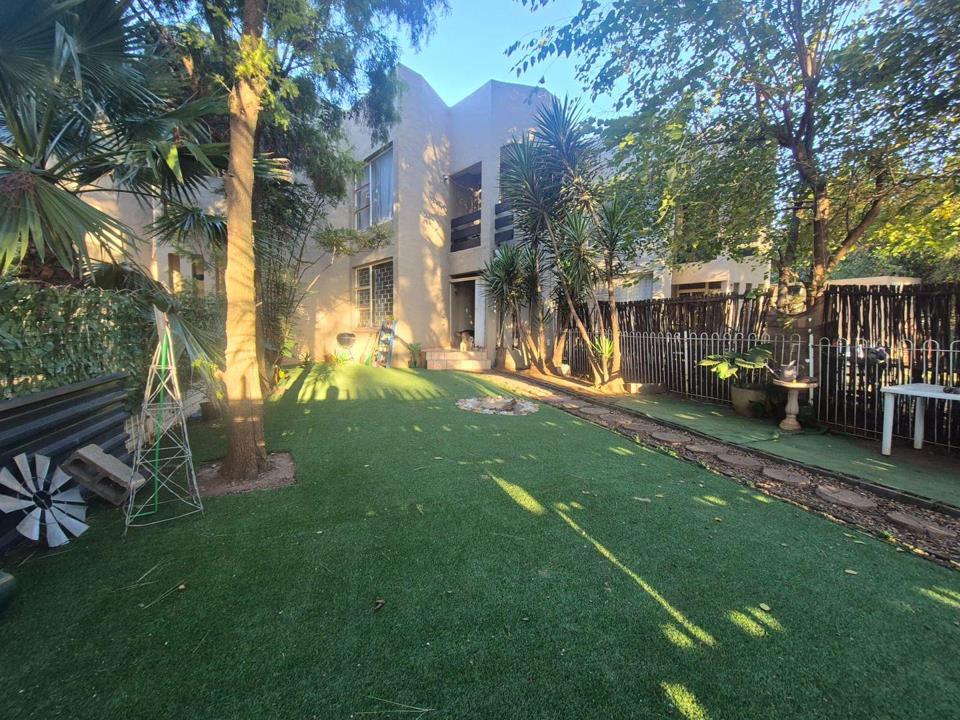 3 Bedroom Townhouse for sale in Three Rivers - P24-117214464