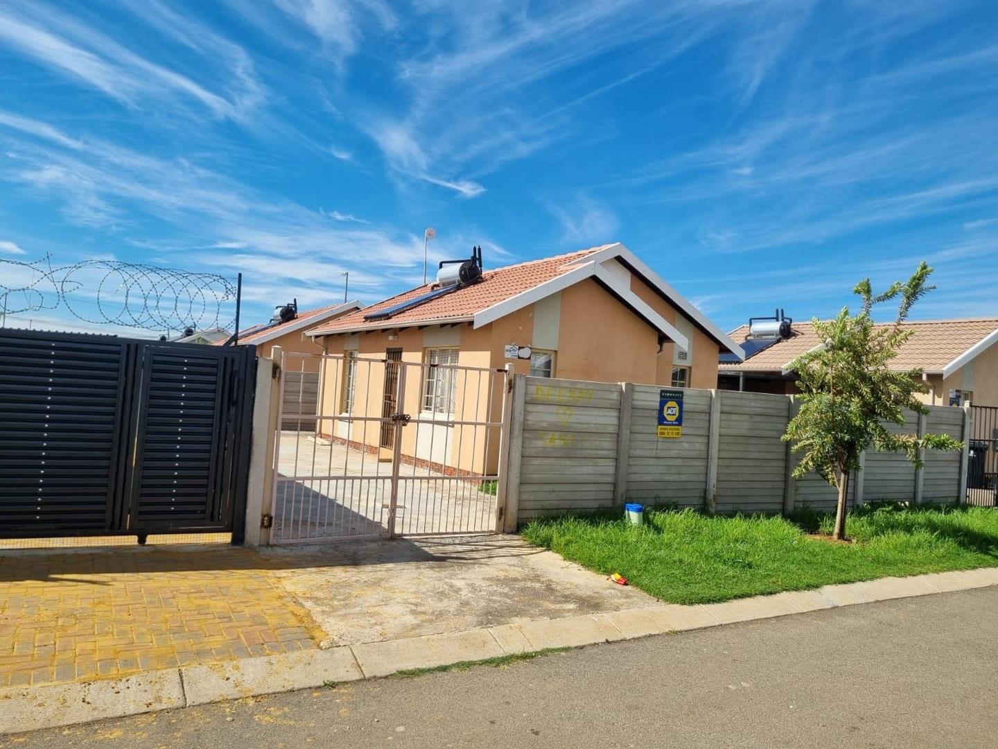 2 Bedroom House for sale in Palm Ridge - P24-117215343