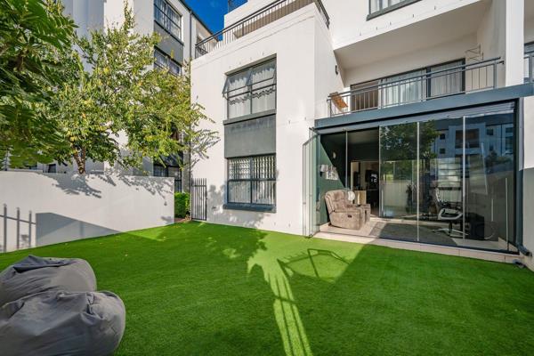 EXCLUSIVE SOLE MANDATE - This sunny, ground-floor corner unit situated in the ...