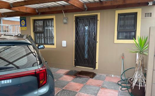 2 Bedroom House for sale in Pelican Park