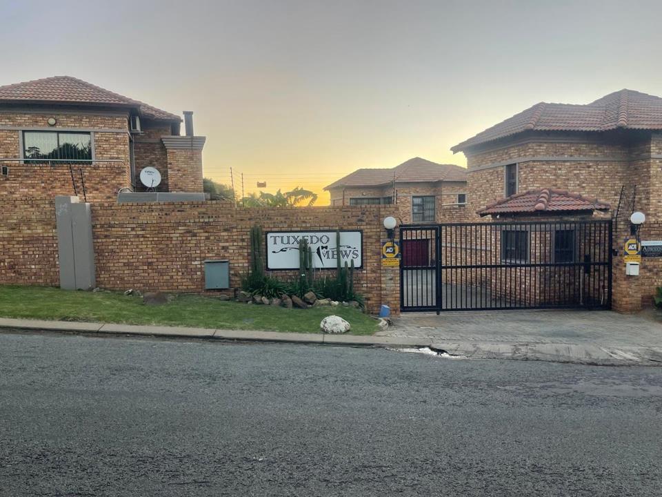 3 Bedroom House for sale in Mondeor - P24-117218595