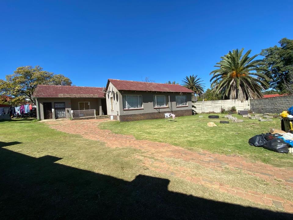 8 Bedroom House for sale in Rhodesfield - P24-117218827