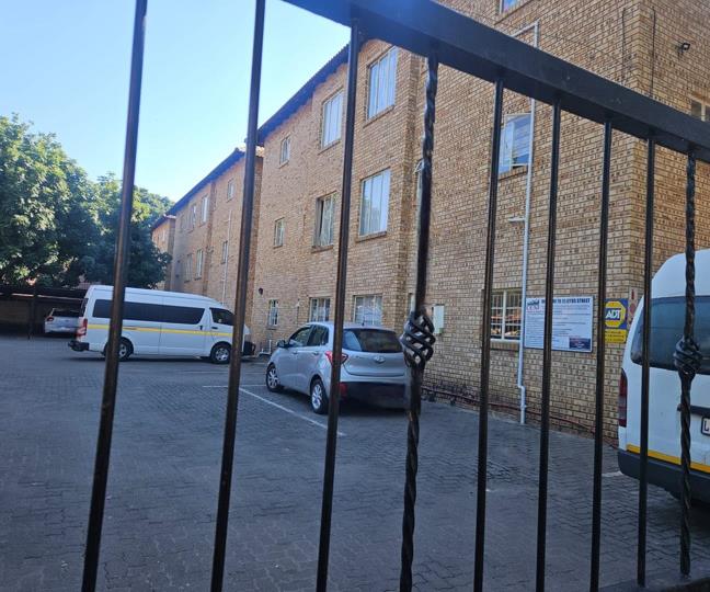 2 Bedroom Apartment / flat for sale in Rustenburg Central - P24-117221490