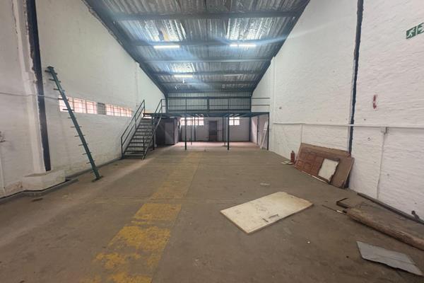 Prime industrial warehouse to let in Verulam . Well-secured premises with excellent height and a spacious open-plan warehouse layout ...